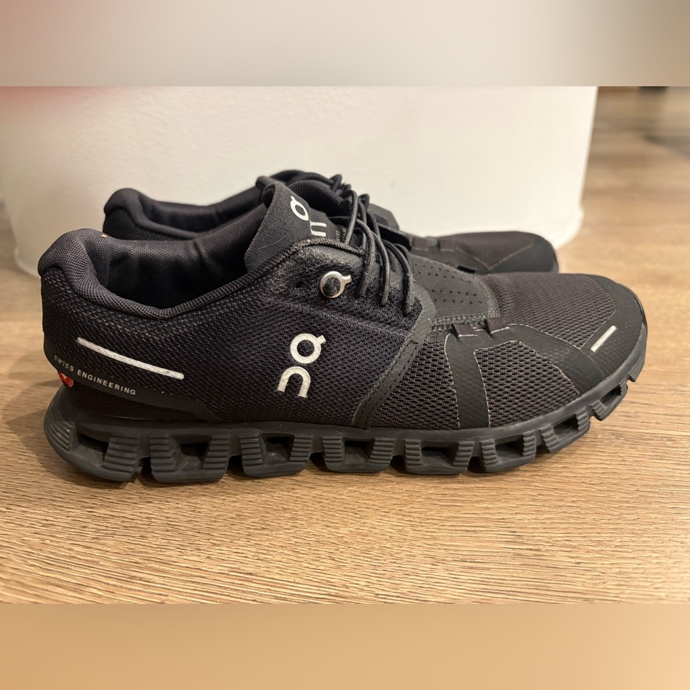 ON Cloud Women’s Running Shoes – Black – Size 7.5